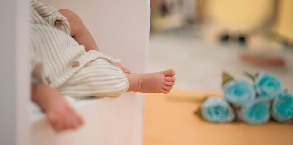 Month 3-4: Tummy Time and Mirror Toys | Mumpa